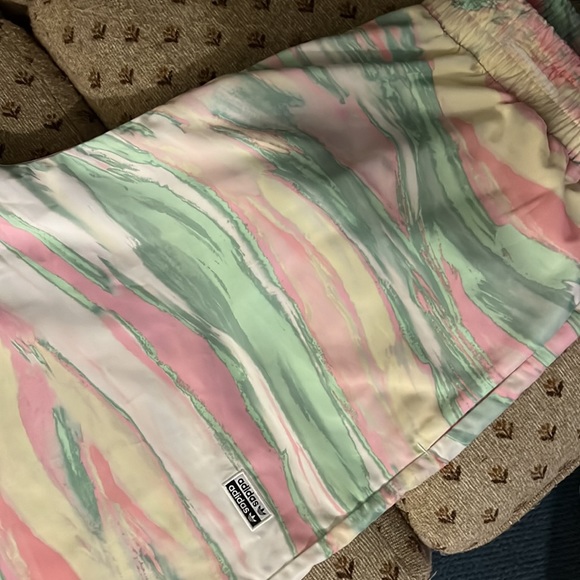 Adidas kinda wind pants but a little softer w/o the inner lining wind pants had - Picture 4 of 6